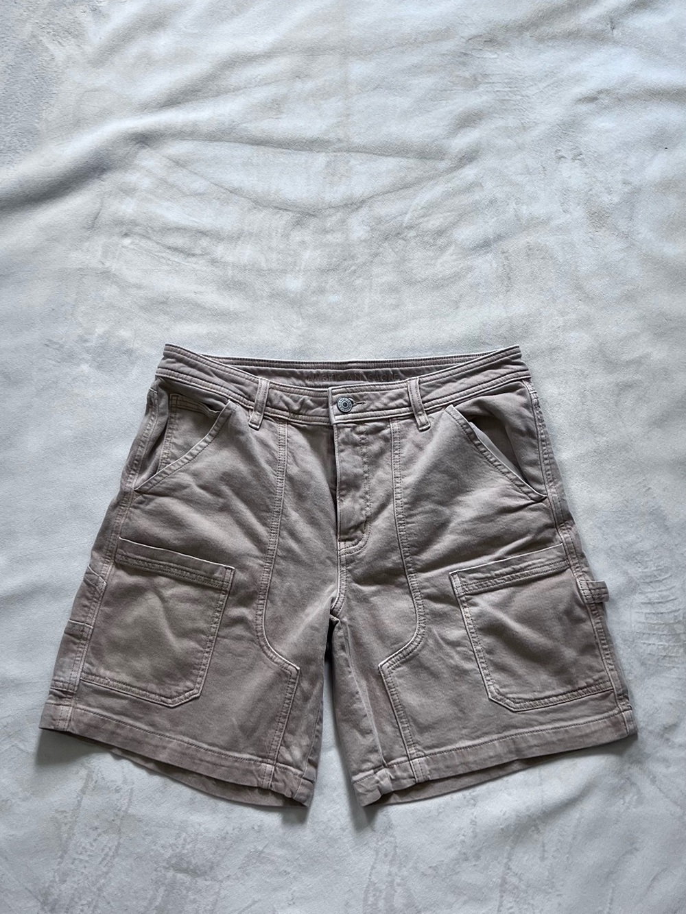 American Eagle Outfitters Women's stretch Cargo Shorts in Light Taupe